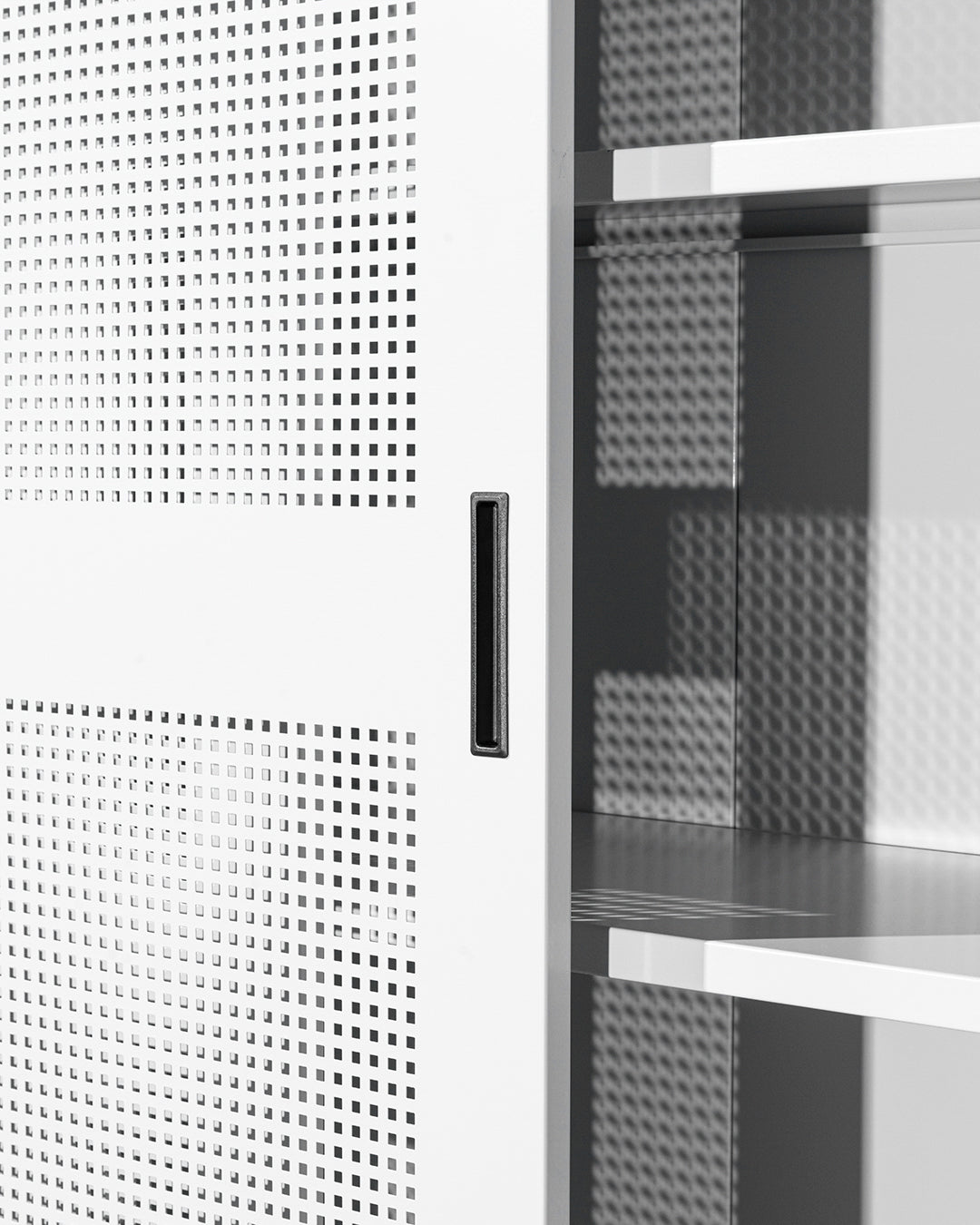 Armadio con porte a reti metalliche - 4/8 ripiani spostabili - bordi arrotondati - ante microforate