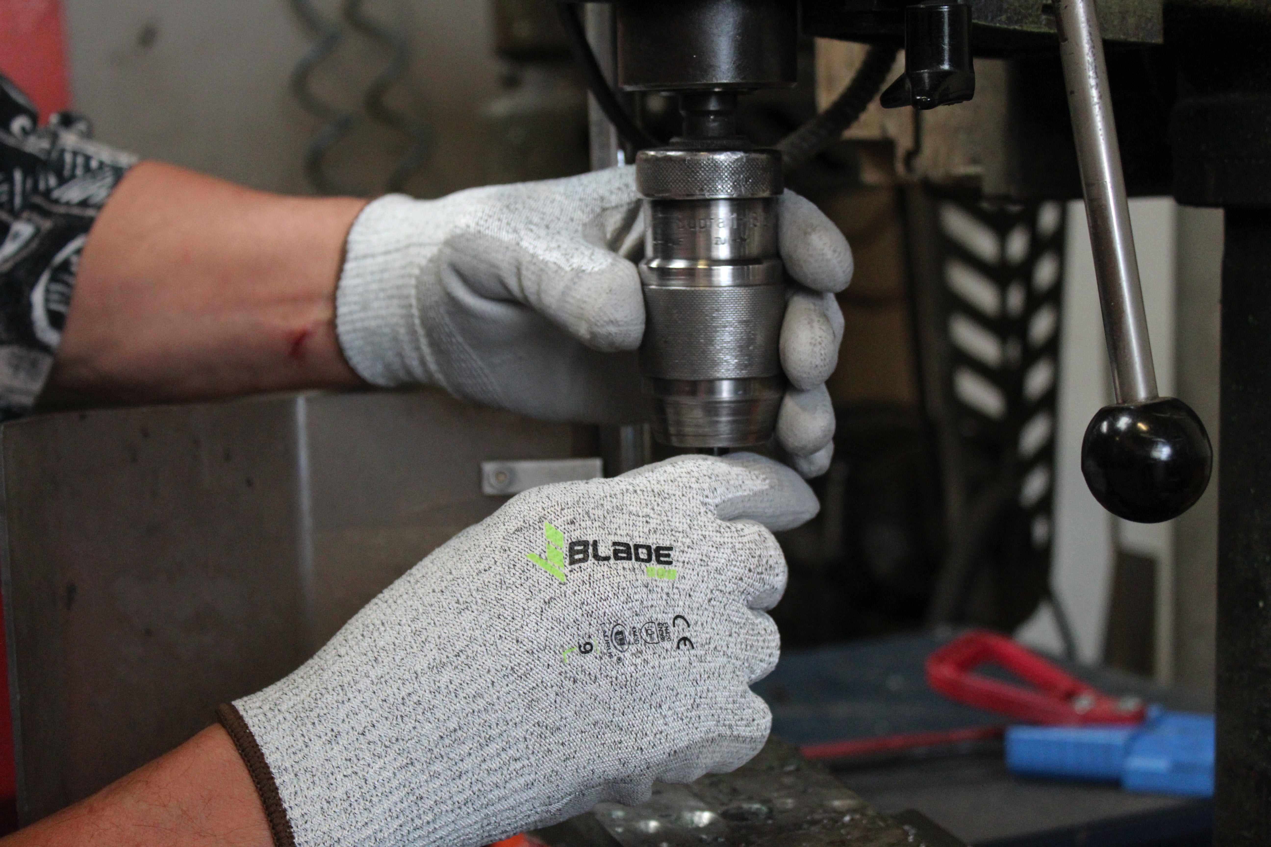 Guanti V-BLADE da lavoro in poliuretano anti-taglio