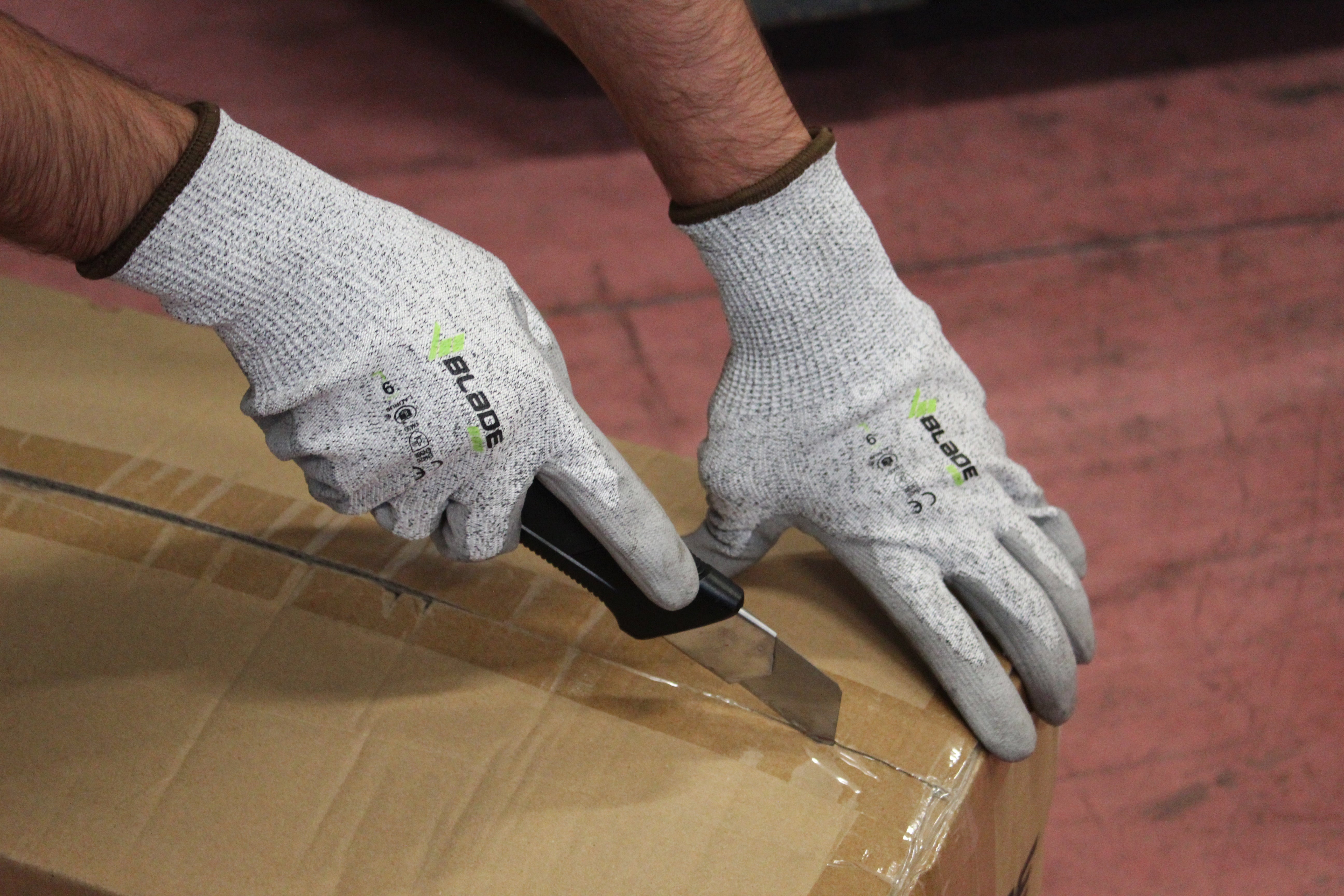 Guanti V-BLADE da lavoro in poliuretano anti-taglio