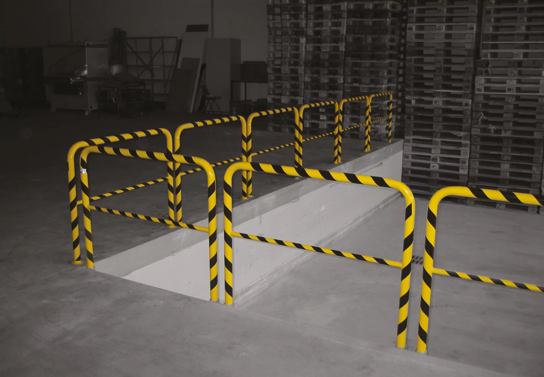 Barriera paracolpi lineare con traverso intermedio
