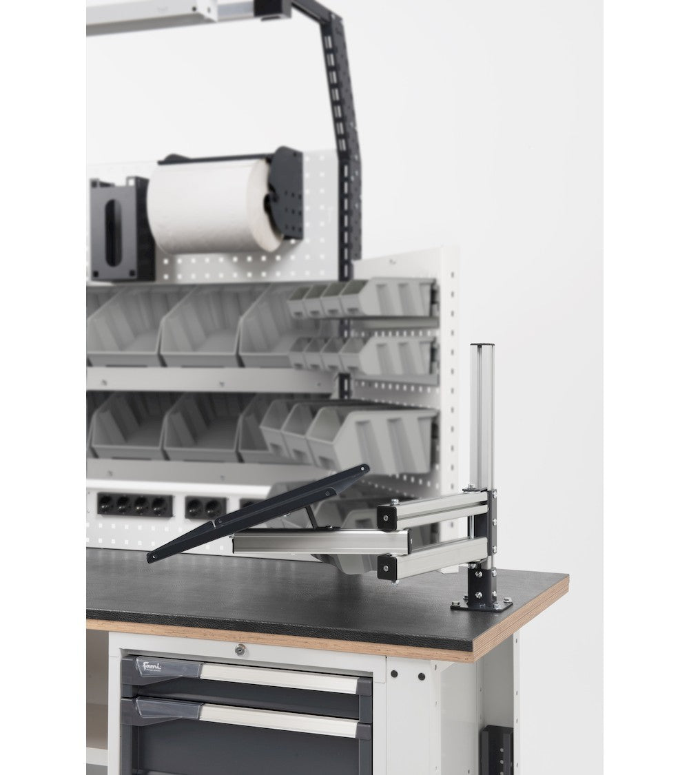 Ausziehbarer Arm mit geneigter Ablage - Maße mm L=745 T=480 A=552